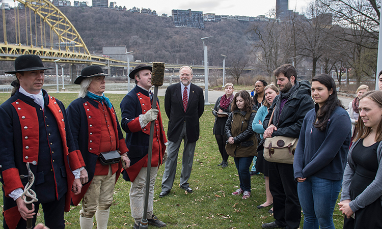 students at the fort pitt museum