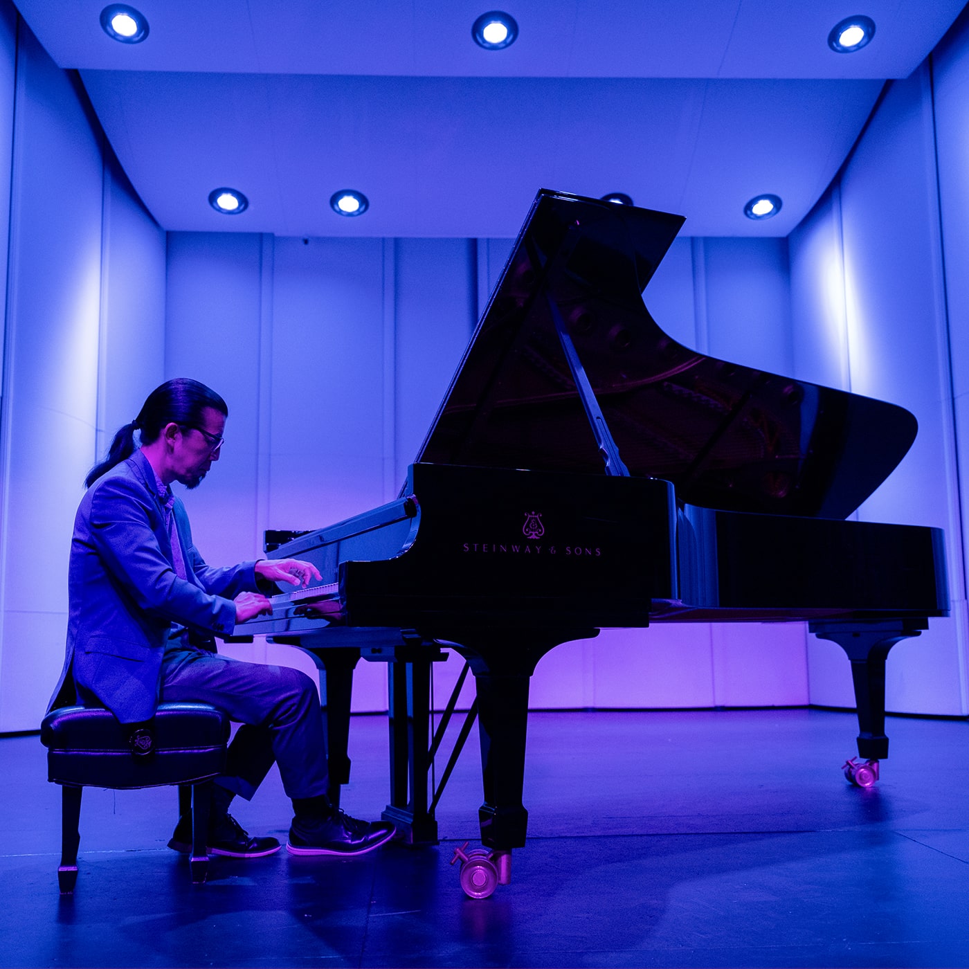 Frederic Chiu plays a piano