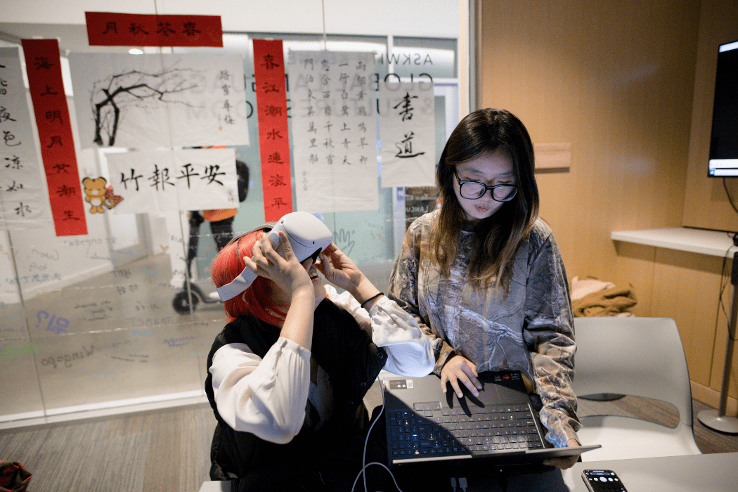 How Immersive Experiences Play a Role in the Fashion Industry — AMT Lab @  CMU