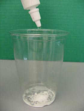 The super absorbent polymer before and after absorbing water.