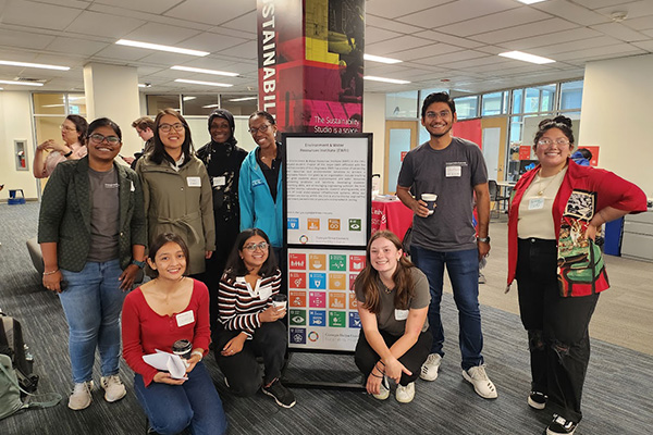 A photo of students in the Sustainability Studio at Hunt Library