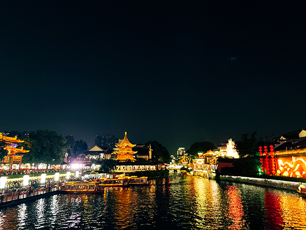 Image of light reflecting off the water at in Shanghai