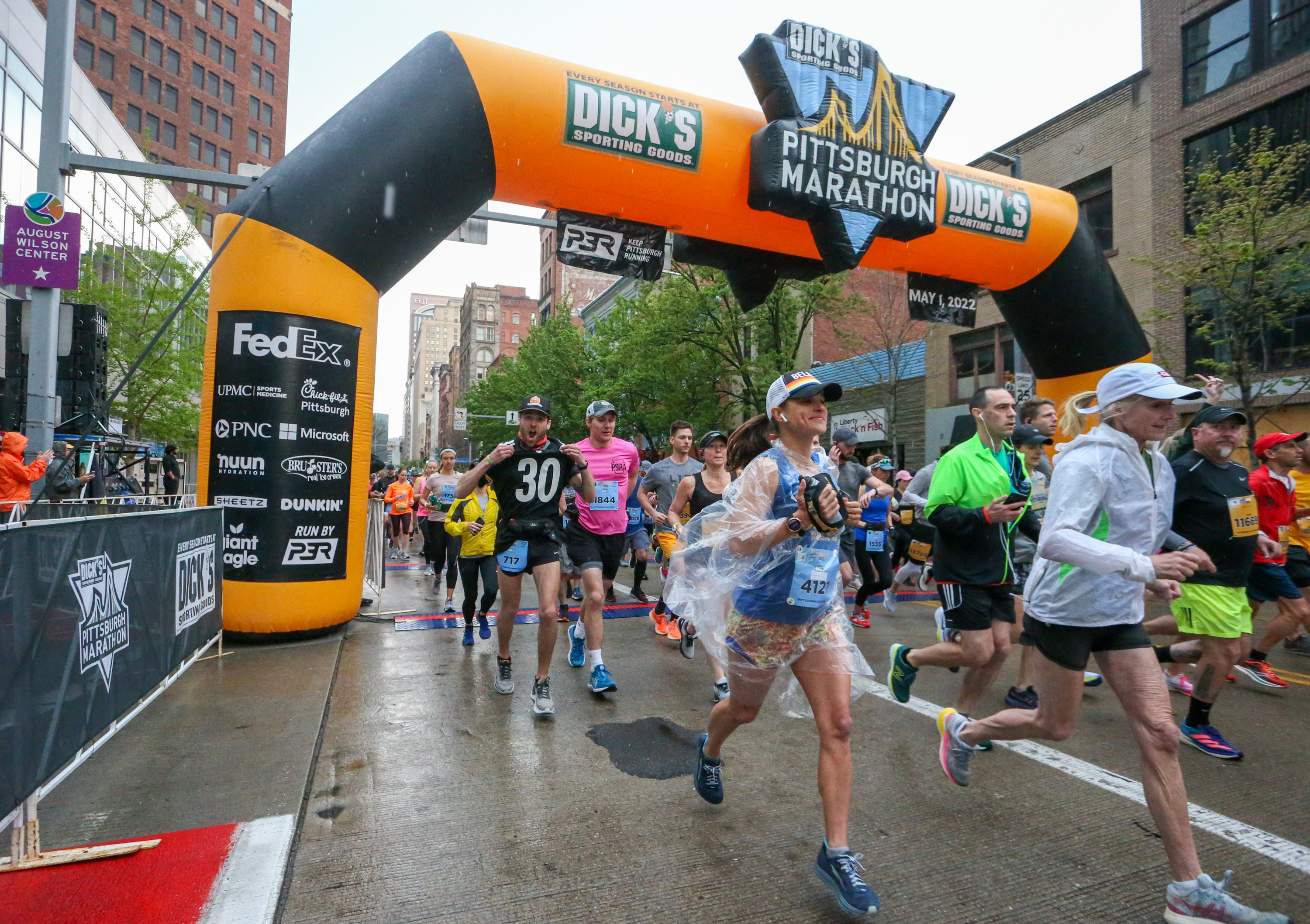 Photos of runners at the Pittsburgh Marathon 2023